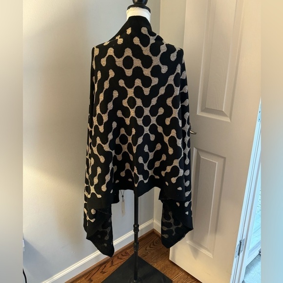 NWT Someday by Opus (Germany). Lovely black & metallic gold large scarf - Picture 9 of 11